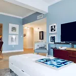 The Blue Octopus - 1Br King Bed Condo